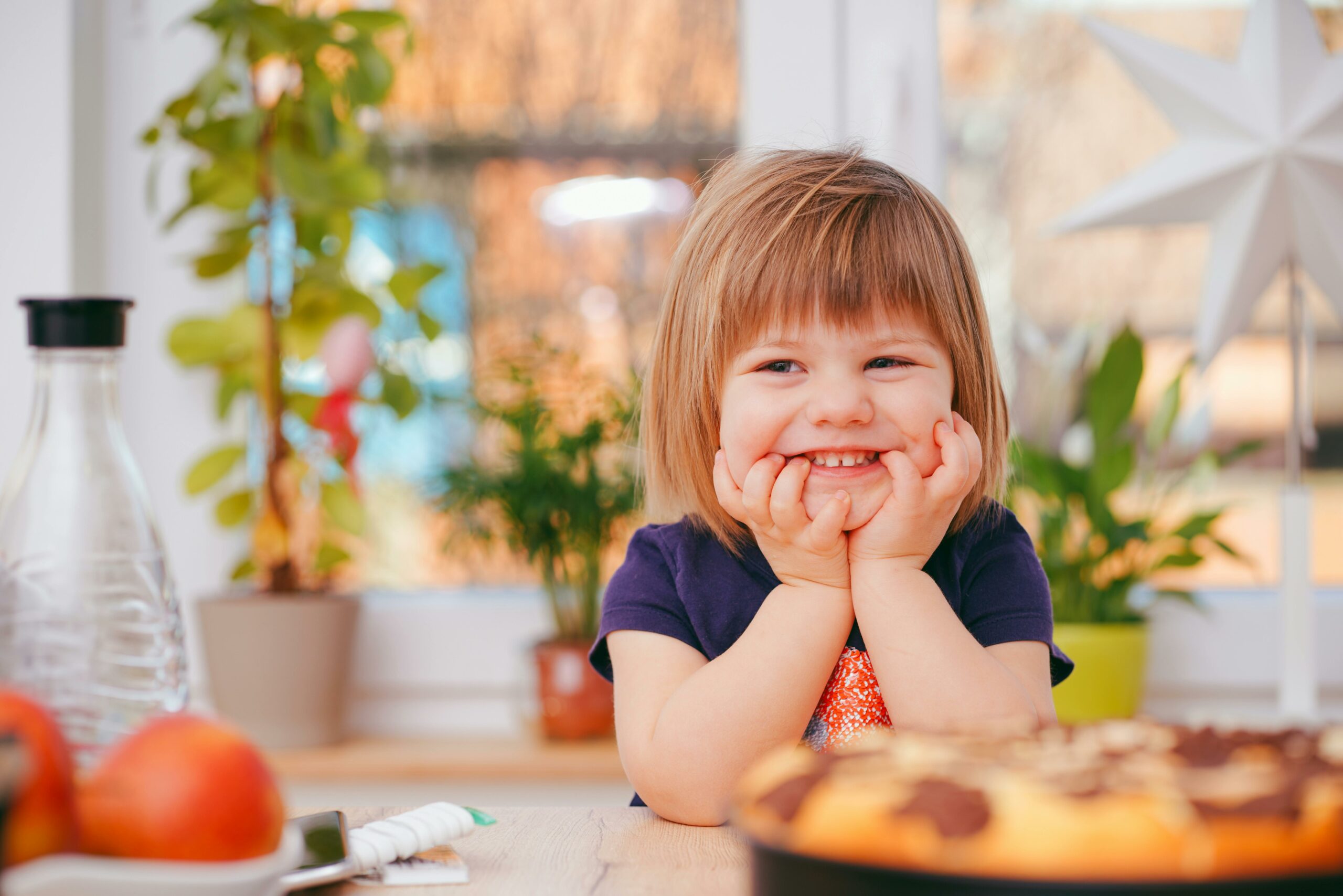 petite fille qui sourit petite fille qui sourit