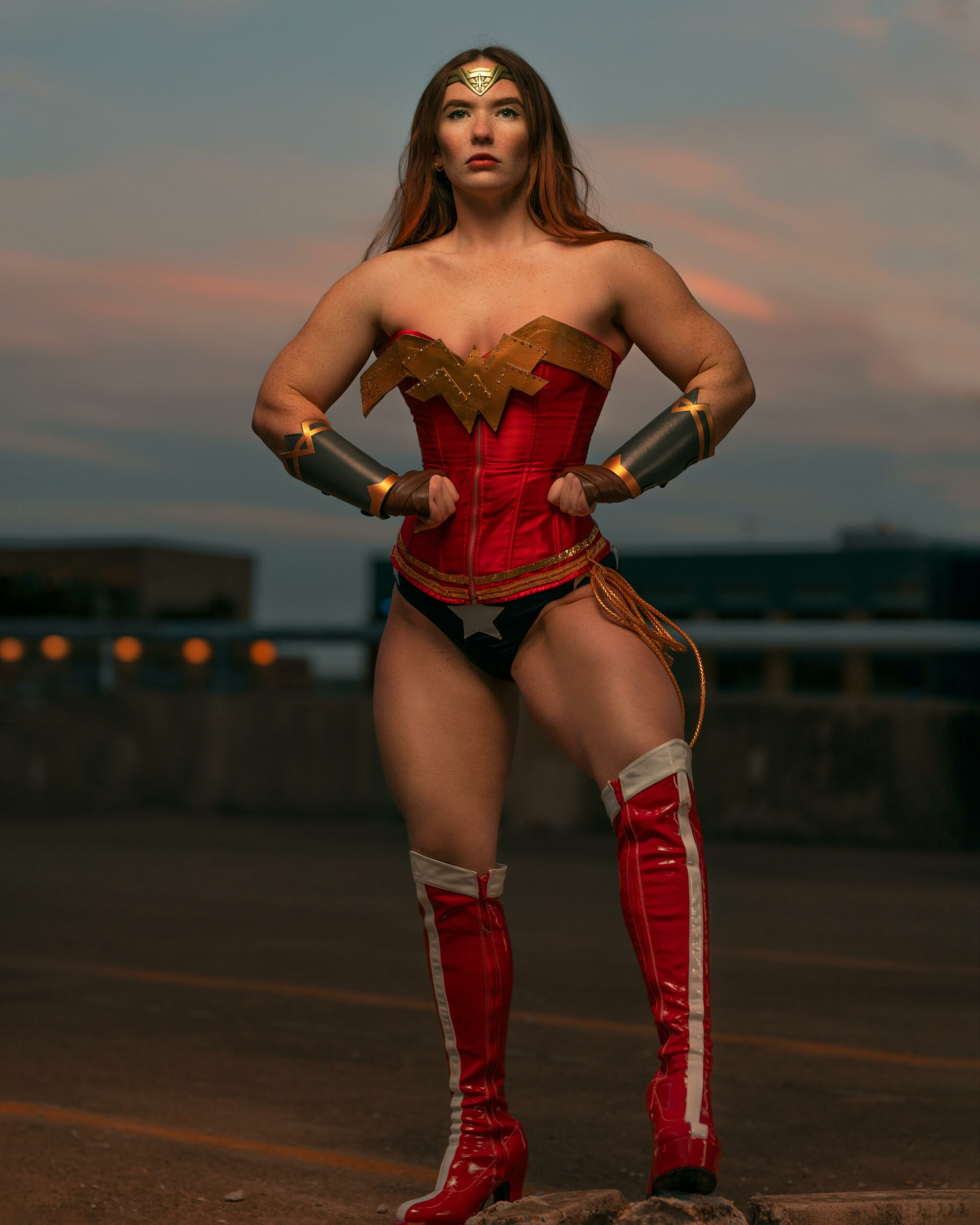 pexels-reyna-3180276 Femme debout